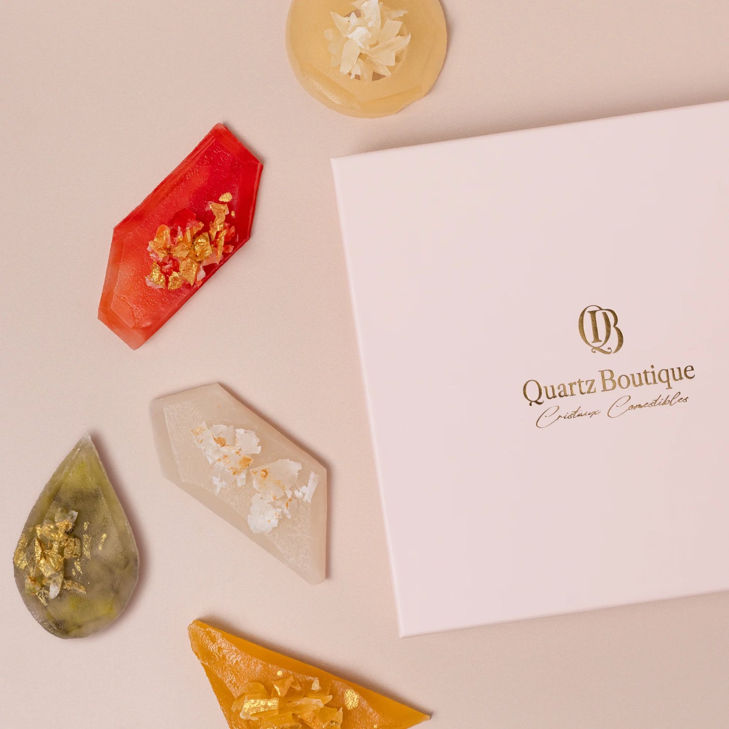coffret de cristaux comestible à base de fruits frais tropicaux comme ananas, mangue, passion, litchi et noix de coco vegane et sans gluten