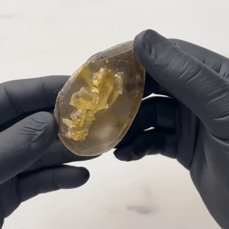 Edible crystal with passion fruit