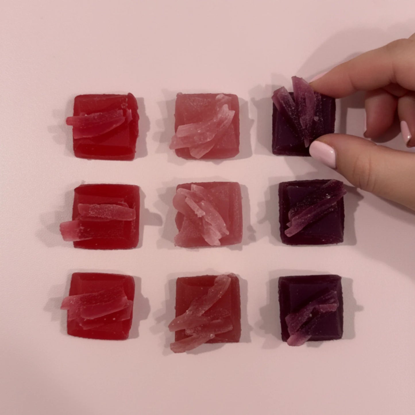Mini-Box mit 4 essbaren Kristallen mit roten Früchten
