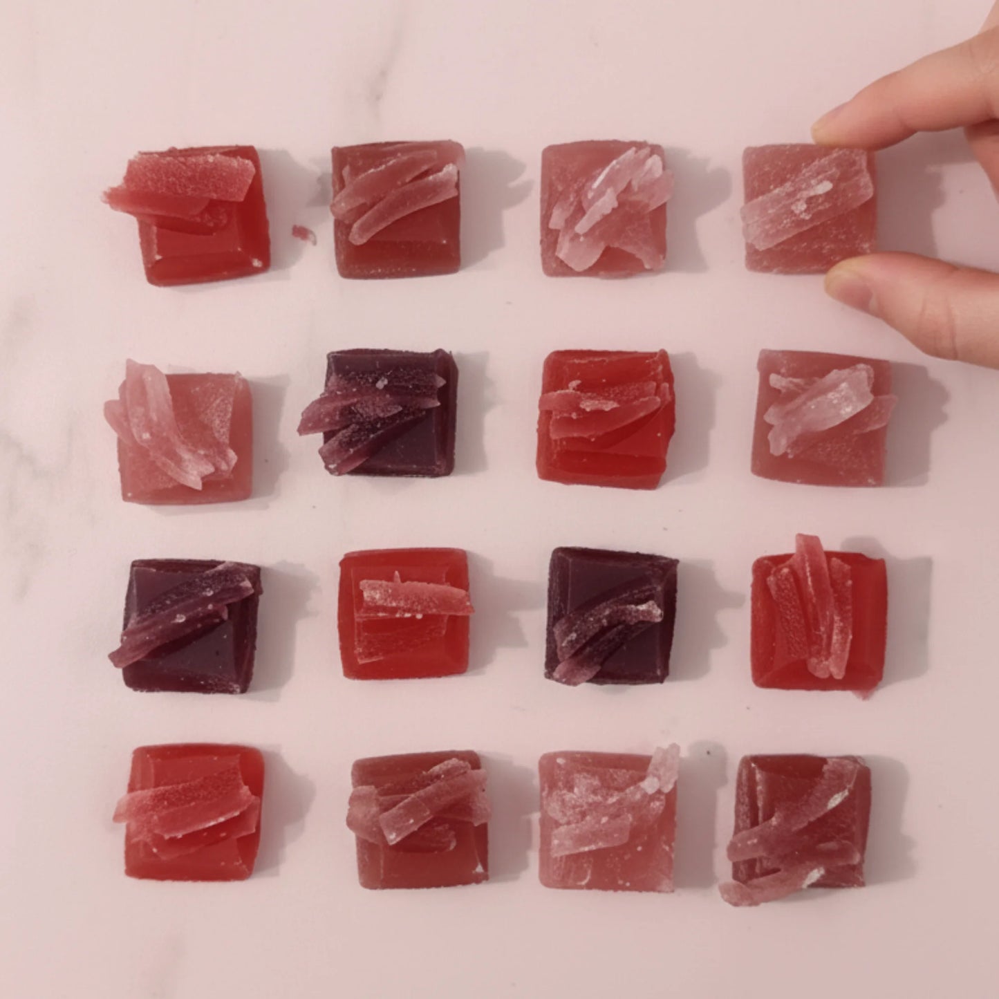 Mini-Box mit 4 essbaren Kristallen mit roten Früchten
